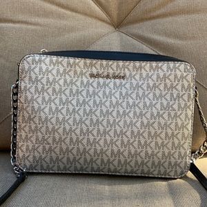 Small Michael Kors crossbody purse